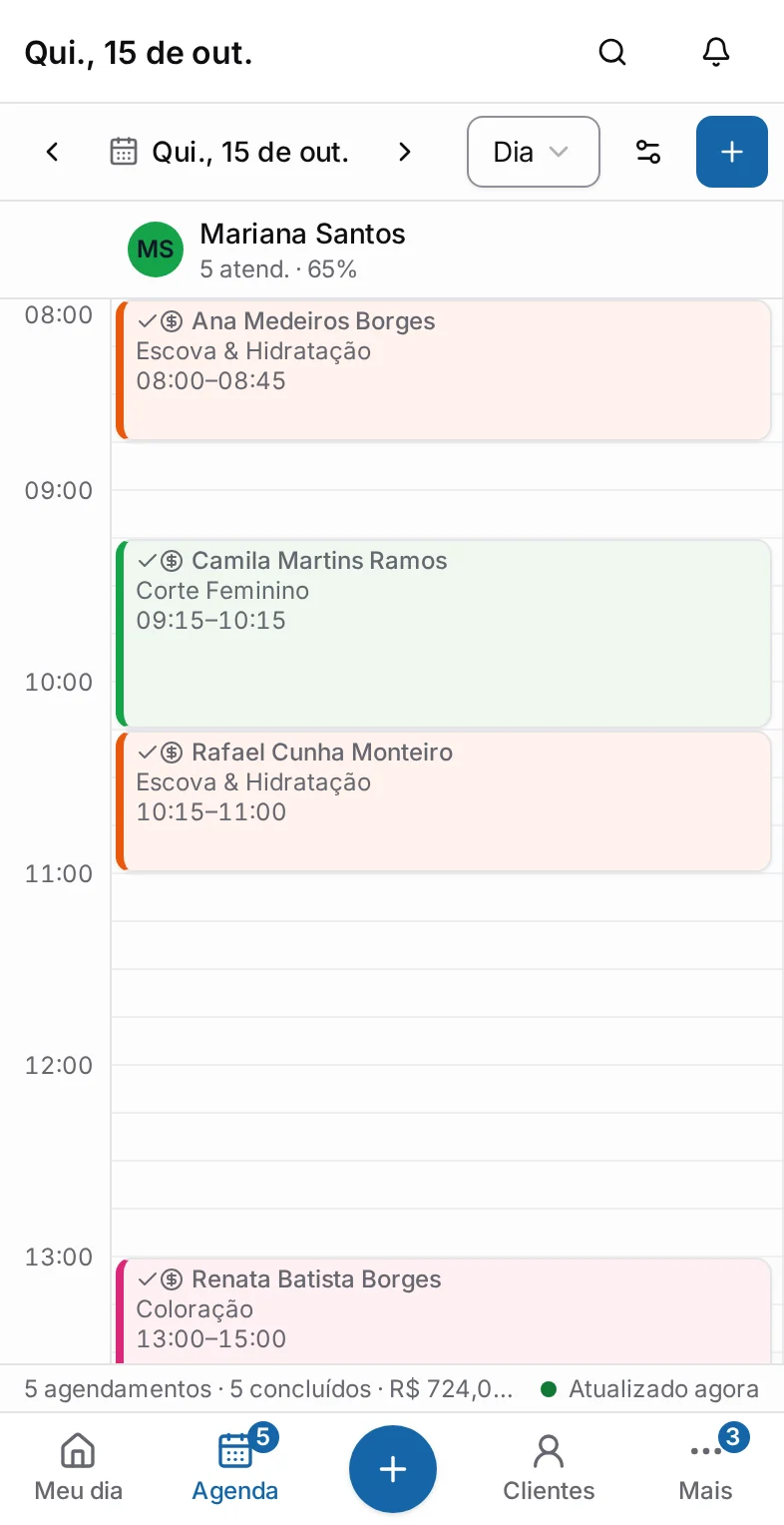 Agenda do dia da profissional no celular, com os atendimentos de quinta-feira